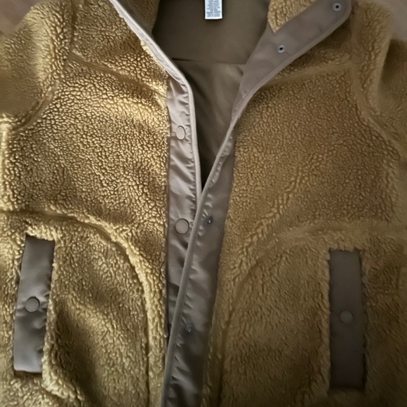 LL Bean Women’s Sherpa Fleece Jacket - Picture 8 of 10